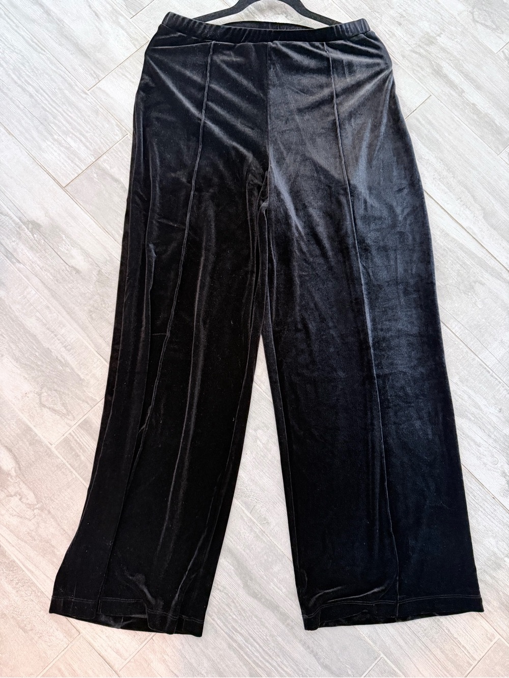 Woman's Black Velvet Wide-Leg Bottoms